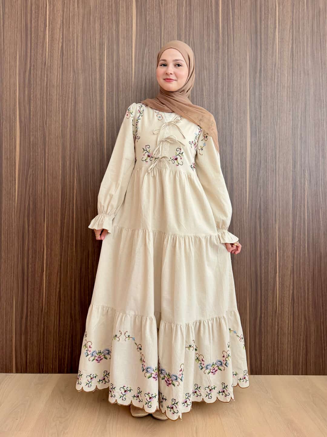 Kanaviçe İşlemeli Keten Elbise