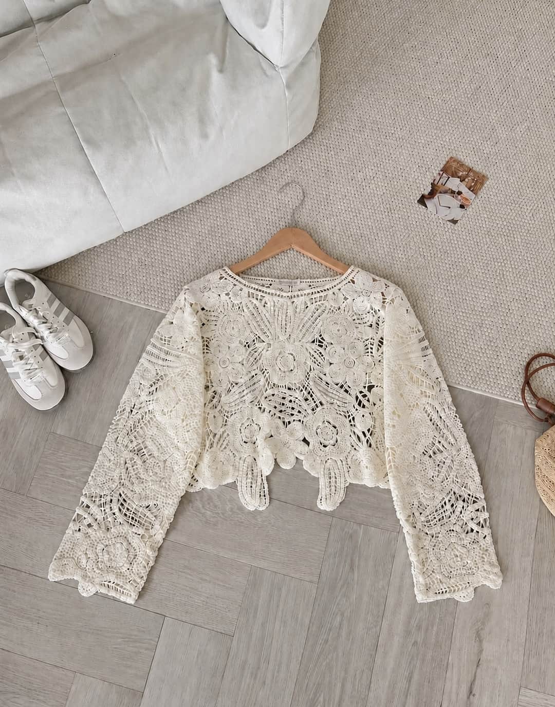 Romantik Çiçek Dantelli Crop