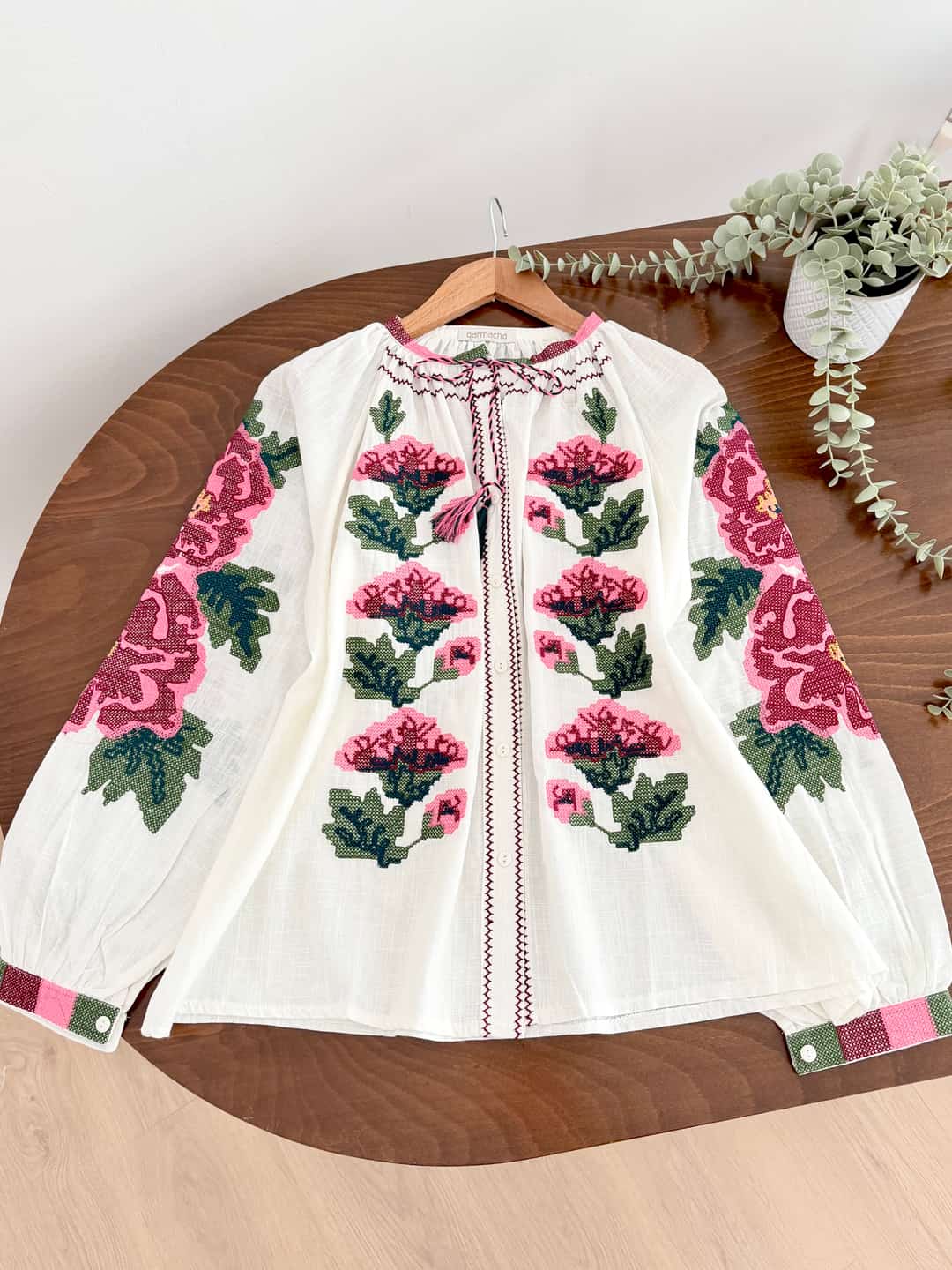 Gül Kanaviçe İşlemeli Bluz
