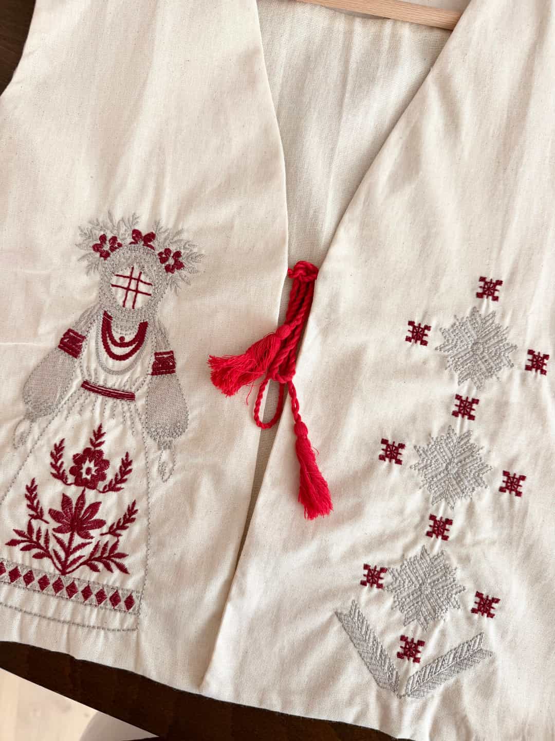 Kız Nakışlı Yelek